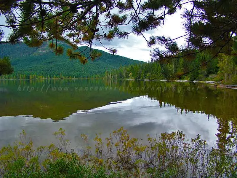 photo of Lower Klaklakama Lake from the campground