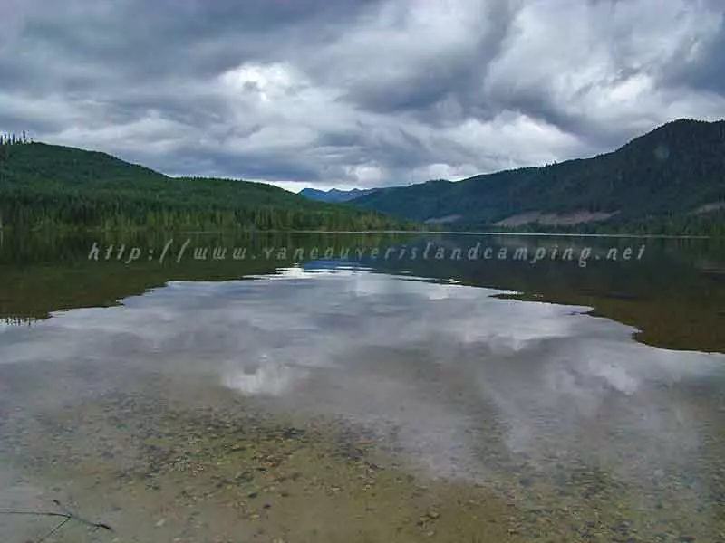 photo of lower klaklakama lake from the campground