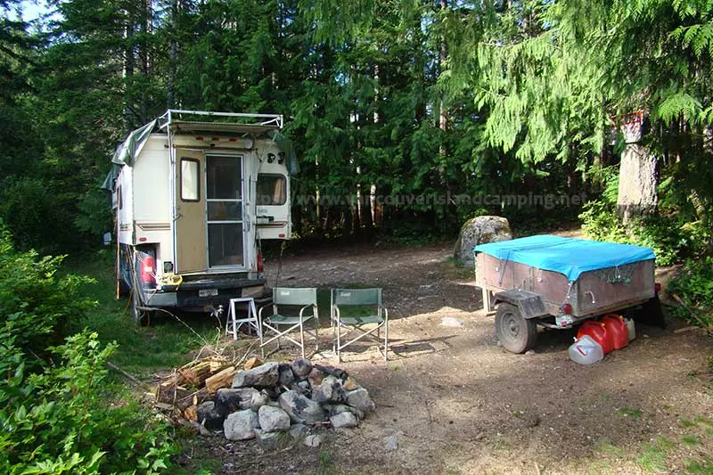 photo of the old dam campsite on pye lake